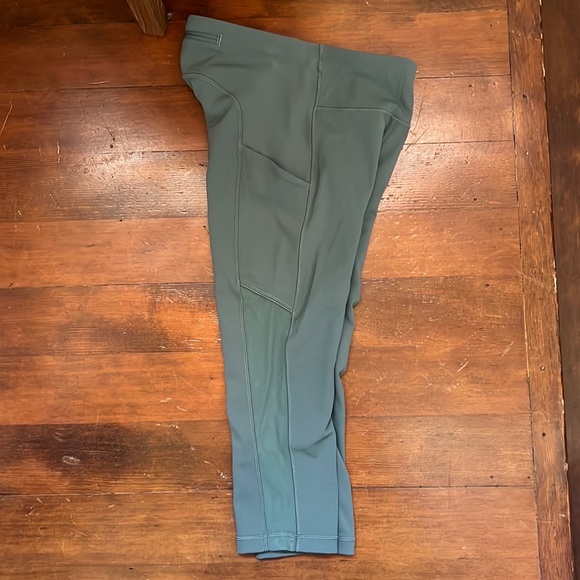 Like New Lululemon Speed Up Crop *Mesh 21" Juniper - Picture 8 of 12